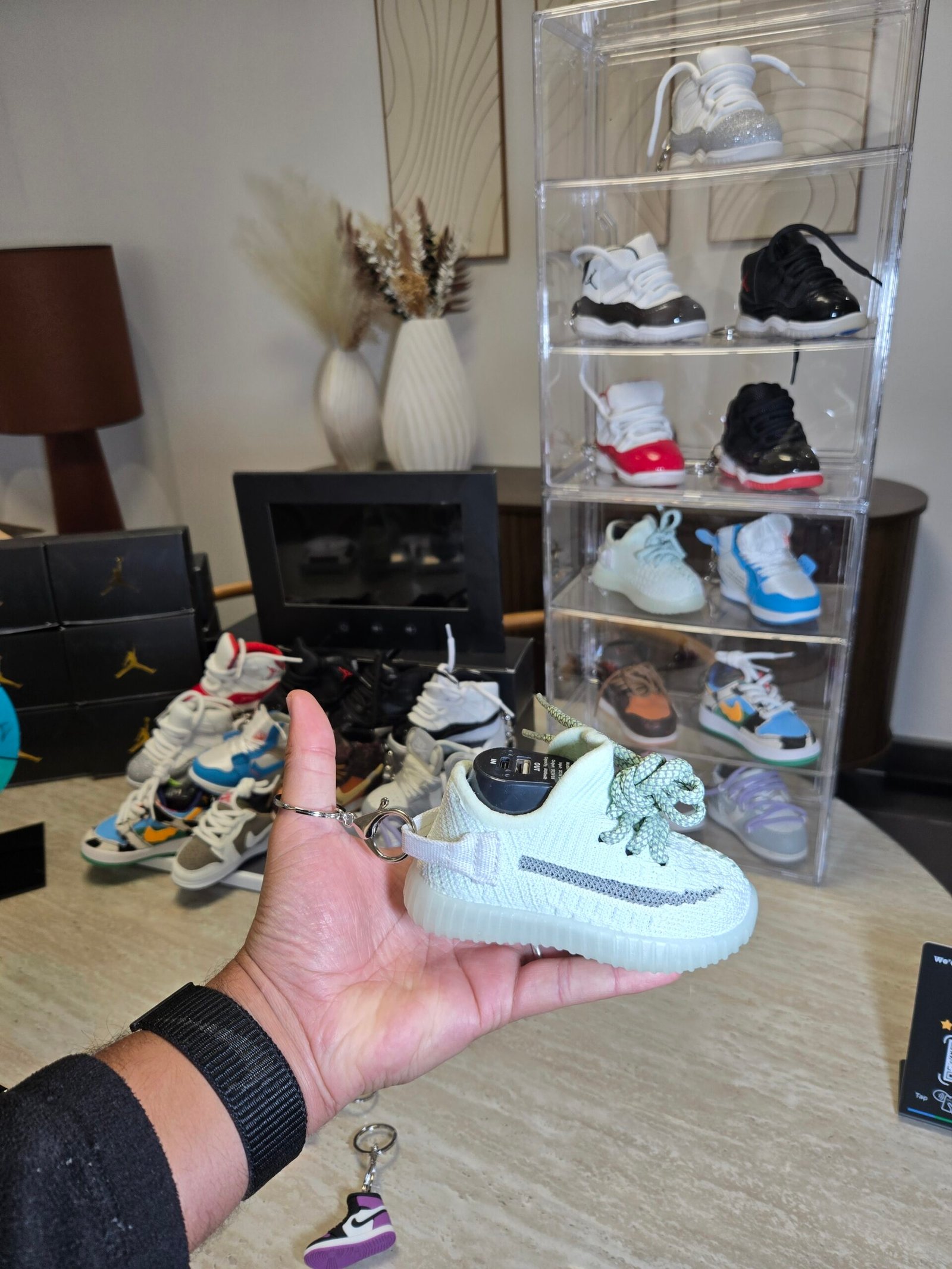 SneakCharge – YEEZY 350 – Image 2